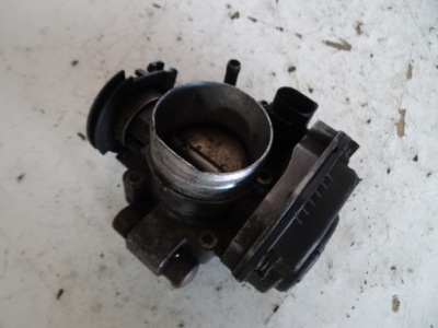 Дросельна заслінка volkswagen golf iv 037133064d фото №1