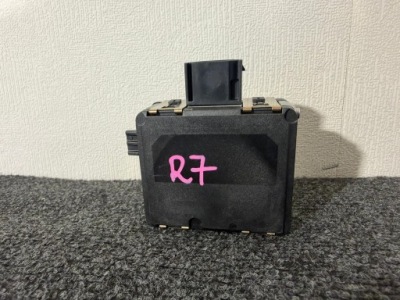 Porsche macan 95b 95b907566b радар ассистент поперечина движения легальный фото №1