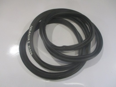 Прокладка кришки багажника задня land rover freelander ii 6h52-41608-a фото №1