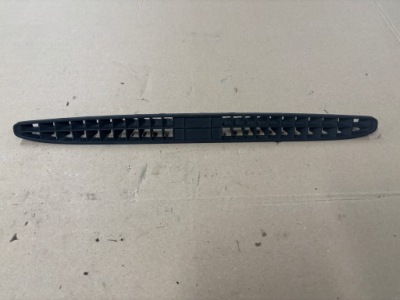 Vw golf iv решётка обдув перед 1j1857473b фото №1