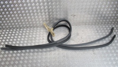 Range rover velar прокладка двері лівий задня фото №1