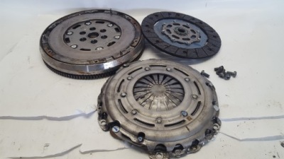 Citroen c4 iii колесо двухмассовый 1,2 thp 9813700880 фото №1