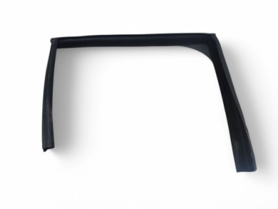 Alfa romeo stelvio задняя сторона правая уплотнители окон фото №1