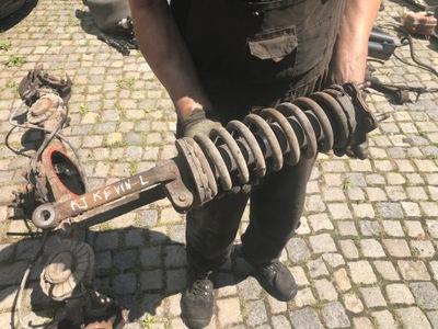 Jeep liberty cherokee kj амортизационная стойка амортизатор l фото №1