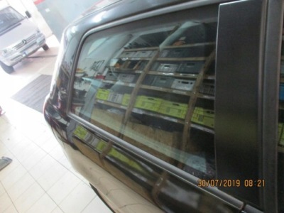 Audi a3 8l версія 3d колір lz9u скло права задня фото №1