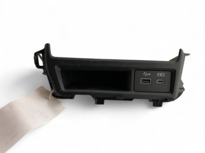 Lexus nx 2023 роз'єм / з'єднувач usb 8619078020 фото №1