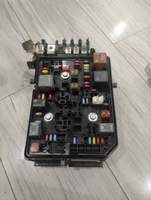 Коробка запобіжників opel astra k 39019184 фото №1