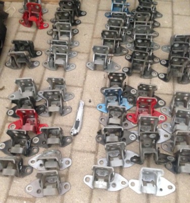 Dodge challenger 16 17 петля дверь фото №1