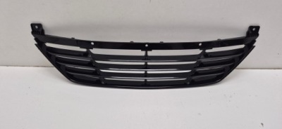 Hyundai ix35 решітка середня бампера перед фото №1