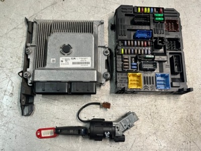 Набір стартовий бортовий комп'ютер peugeot 3008 2 1,2 thp фото №1