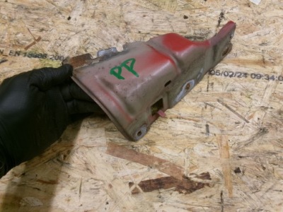 Alfa romeo mito кронштейн крила правий перед фото №1