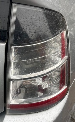 Toyota prius ii лампа задняя правая фото №1