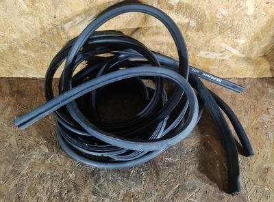 Прокладка дверь правый задняя jeep grand cherokee wk фото №1