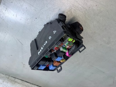 Коробка запобіжників opel оригінальний номер 13292738 фото №1