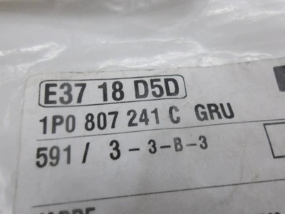 Seat leon 1p0 заглушка hak бампер перед фото №1