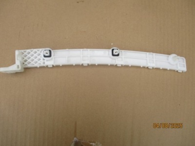 Mitsubishi lancer viii 2007 направляющая накладки порога фото №1