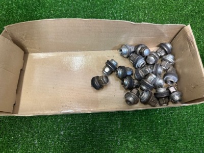 Jaguar xf x260 винтик гайка шпилька колеса оригинал фото №1