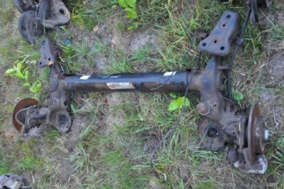 Peugeot 2008 i підвіска балка задня супорти фото №1