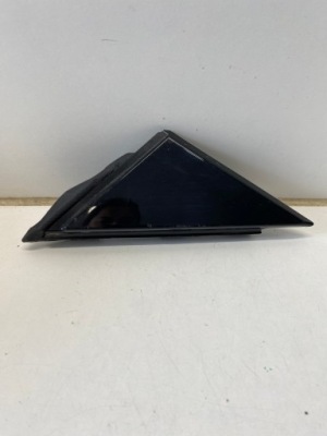 Mini aceman j05 правий трикутник заглушка перед 5006800 фото №1