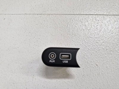 Kia ceed 2 ii роз'єм з'єднувач usb aux 96120-a2300 фото №1