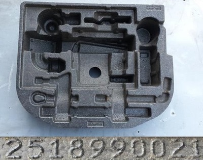 Вкладиш багажника mercedes r 251 w251 2518890021 фото №1