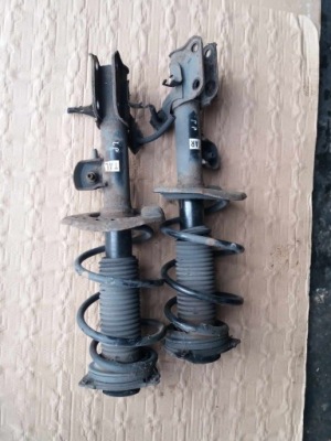 Nissan juke f15 амортизатор перед 1.6 dig-t фото №1