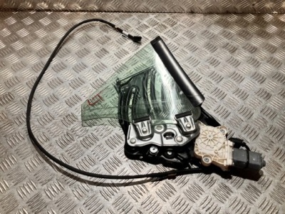 Скло трикутник підйомник лівий задній mercedes slk slc r172 2015- фото №1