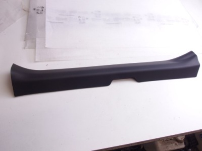 Toyota yaris cross рестайлінг  молдинг поріг поріг внутрішня правий перед фото №1