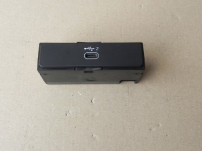 Audi a4 b9 lift a5 роз'єм usb 8w0035708a фото №1