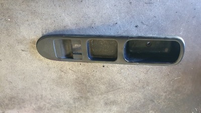 Peugeot 207 - панель стекло правый перед фото №1