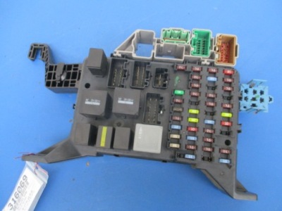 Mondeo mk3 коробка запобіжників 4s7t-14a073-ab фото №1
