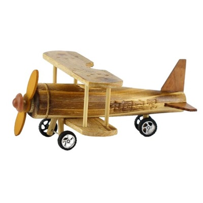 Drewniane zabawki-samoloty