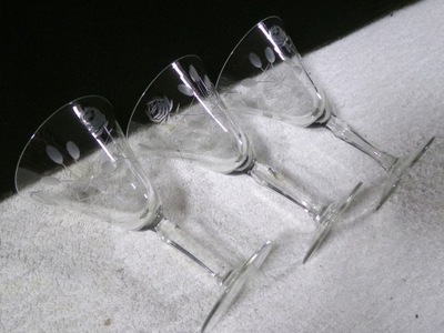 ZESTAW 3 KIELISZKÓW SZLIFOWANYCH -RÓŻE-VINTAGE-BOHEMIA