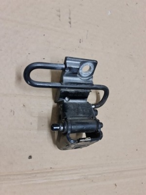 Петля дверь нижний правый audi tt 8n 8n0831412a фото №1