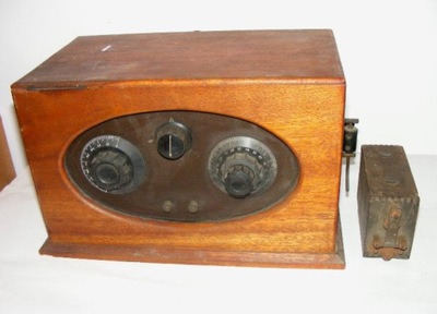 stareńkie radio lampowe z oryginalną baterią J06188