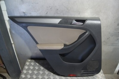 Обшивка двері лівий задня jetta 5c 5c6867211a фото №1
