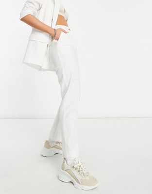 Białe lniane spodnie garniturowe typu defekt 34