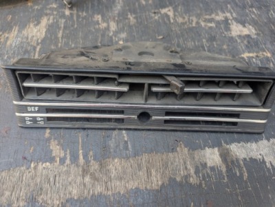 Панель обдув mercedes w114 w115 решітка фото №1