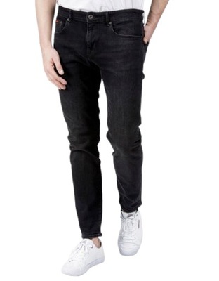 Męskie jeansy CROSS JEANS 939 TAPERED BLACK 29/32