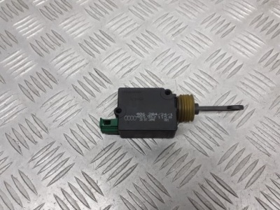 Привод замка центрального крышки audi a6 c5 фото №1