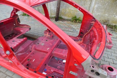 Блок двигателя крышный правый toyota aygo i фото №1