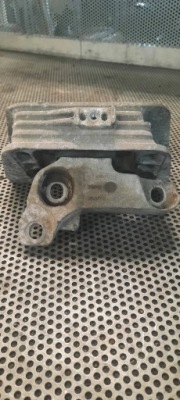 Кронштейн кронштейн коробки 112108180r renault master фото №1