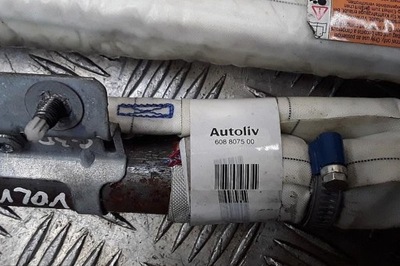 Шторка безопасности правая volvo c30 p31271075 2.0l дизель 2011 фото №1
