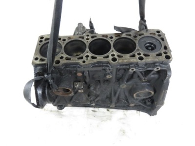 Блок vw transporter t4 2.5 tdi acv 046103021e фото №1