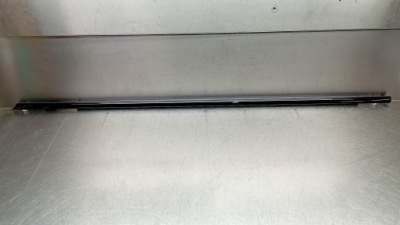 Молдинг уплотнитель дверь левый перед volvo xc60 ii 18-25r фото №1