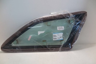 Скло задня права задня кузовна toyota auris ii 62710-02210 фото №1