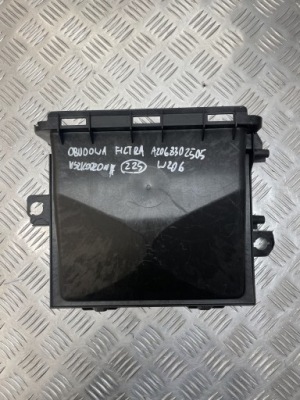 Mercedes w206 защита кронштейн корпус фильтра воздуха a2068302505 фото №1