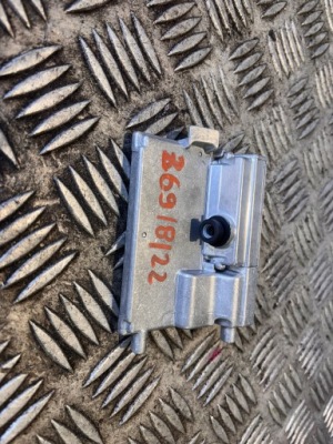 Радар асистент поперечина руху vw golf viii 5wa980653a оригінал фото №1