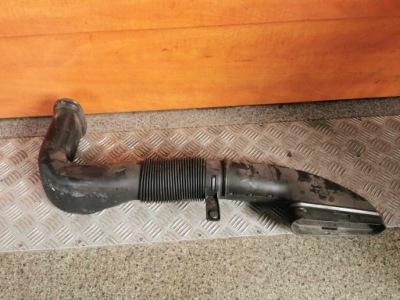 Труба воздухозаборник воздуха mercedes оригинальный номер a6510903437 фото №1