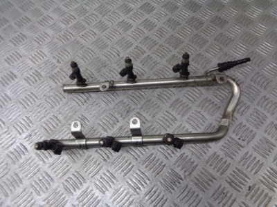 Молдинг впрыскная chrysler pacifica 3.5 04861581 фото №1